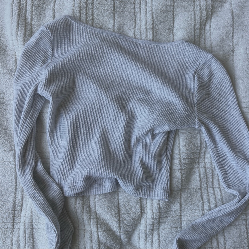 Aritzia TNA cropped long sleeve! Size 2xs (fits xs) - Picture 4 of 4